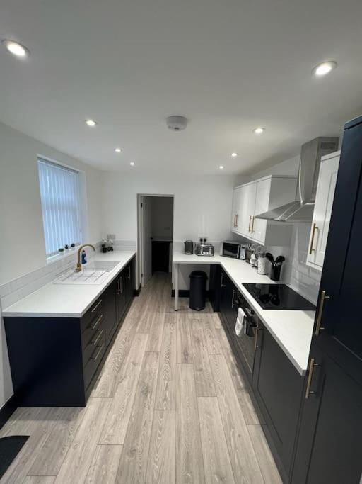 Beautiful Anfield Family Home ลิเวอร์พูล ภายนอก รูปภาพ
