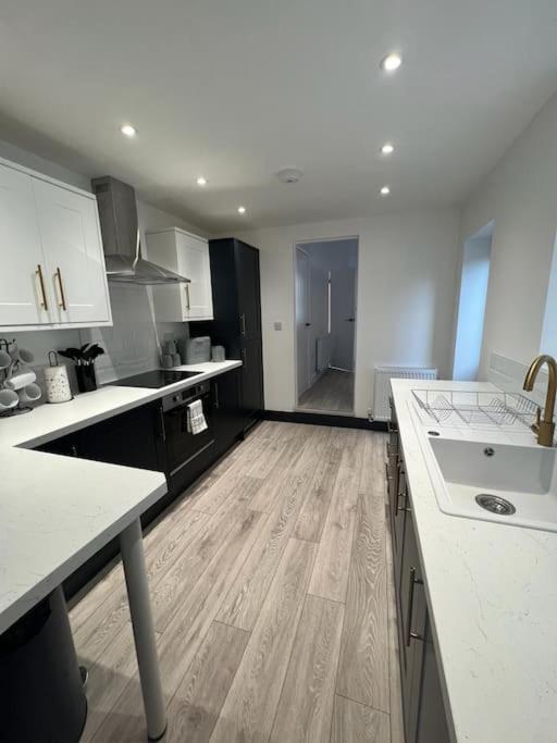 Beautiful Anfield Family Home ลิเวอร์พูล ภายนอก รูปภาพ