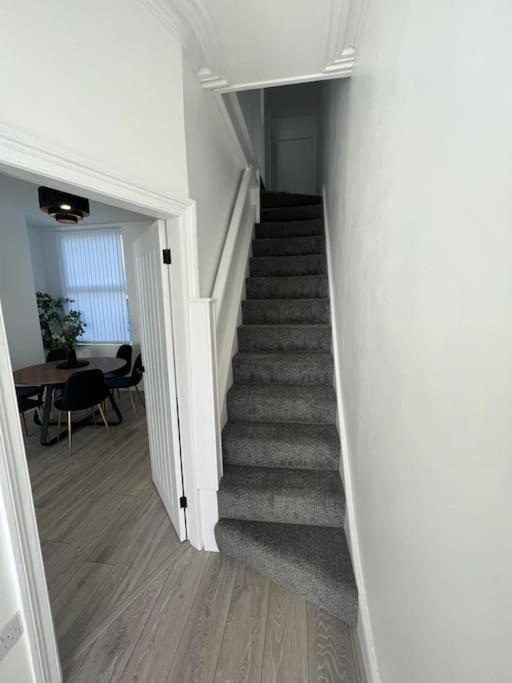 Beautiful Anfield Family Home ลิเวอร์พูล ภายนอก รูปภาพ