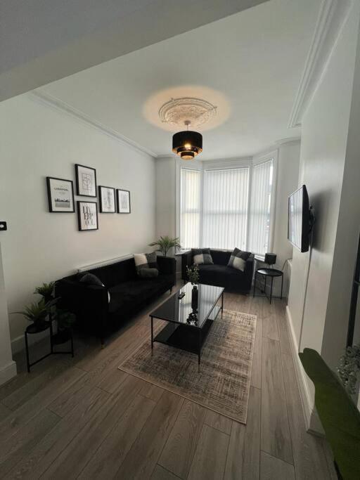 Beautiful Anfield Family Home ลิเวอร์พูล ภายนอก รูปภาพ
