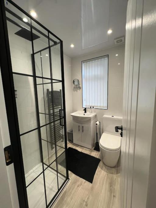 Beautiful Anfield Family Home ลิเวอร์พูล ภายนอก รูปภาพ