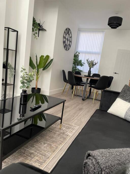 Beautiful Anfield Family Home ลิเวอร์พูล ภายนอก รูปภาพ