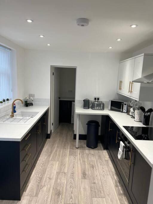 Beautiful Anfield Family Home ลิเวอร์พูล ภายนอก รูปภาพ